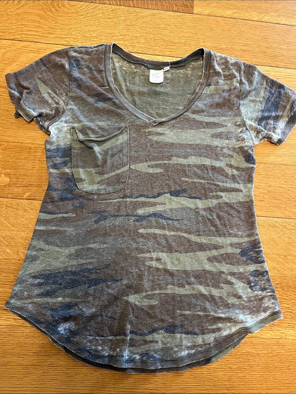 White crow, V-neck, camo size small tee shirt